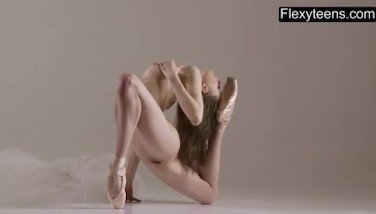 solo,ballerina,flex,flexi,flexible,flexible girl,gym,gymnast,yoga