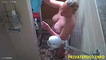 teen,tits,ass,young,shower,voyeur,18yo