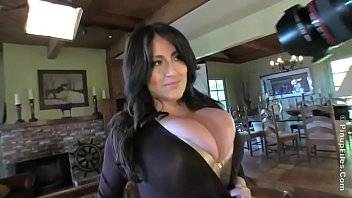tits,latina,huge,milf,big-tits,delicious,big-boobs,antonella-kahllo