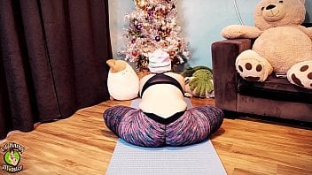 latina,short,chubby,POV,big-ass,bbw,xmas,christmas,stretching,spreading,nerd,geek,yoga,spying,pawg,bubble-butt,behind-the-scenes,ignoring,lilkiwwimonster,kiwwi