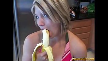 teen,blonde,bikini,girl,food,white,homemade,tease,girlfriend,softcore,banana,18yo,fetihs,bananablowjob,oralskill,instagirlfriends-paige-banana-03