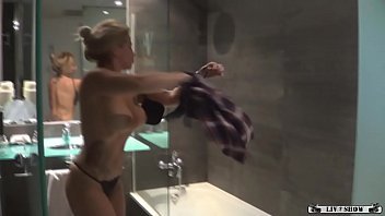 pussy,blonde,masturbation,masturbate,shower,wetpussy,webcam,sabrina,moon
