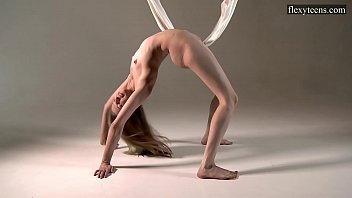 teen,brunette,naked,teasing,softcore,flexible,russian,gym,fitness,stretching,yoga,bridge,gymnast,sport,exercises,ballet