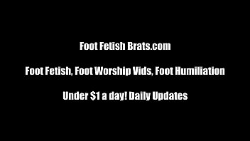 lesbian,threesome,bdsm,feet,femdom,foot-fetish