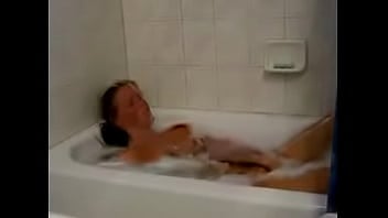 teen,sexy,babe,brunette,wet,young,masturbating,masturbation,bathtub,tub