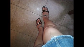 caliente,piernas,tacones,falda,hemosa