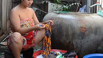 sexy-girl,washing-cloth