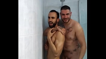 naked,gay,uncut,big-cock,big-dick,ducha,polla-grande