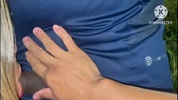 Esposa Traindo O Marido Na Rua Depois Que O Carro Acabou A Gosolina O Corno Ainda Abraça O Comedor