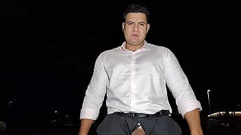 Yuri Gaúcho Chefe Com Tesão Se Exibiu E Tocou Punheta Até Gozar Executivo Gozando Na Frente Da Galera Homem Bonito Masturbando O Pau Grande E Gozando Forte