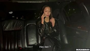A Handsome Daddy’s Lady Taken In A Limo For Entertainment Notwithstanding Discussing On The Phone !!!